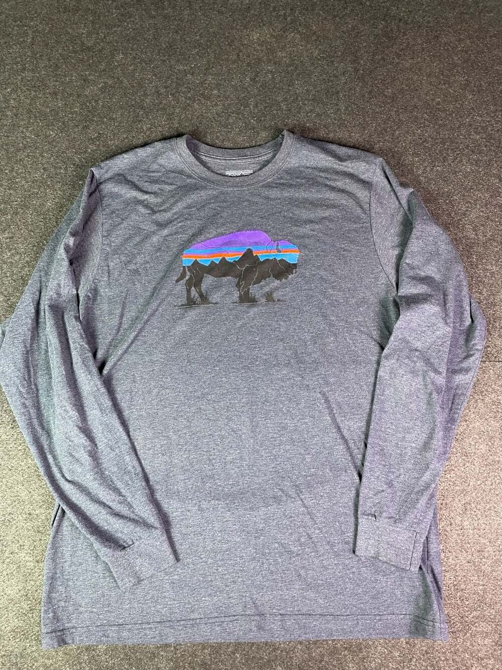 Patagonia Fitz Roy Bison Long Sleeve T-Shirt Size L Gray